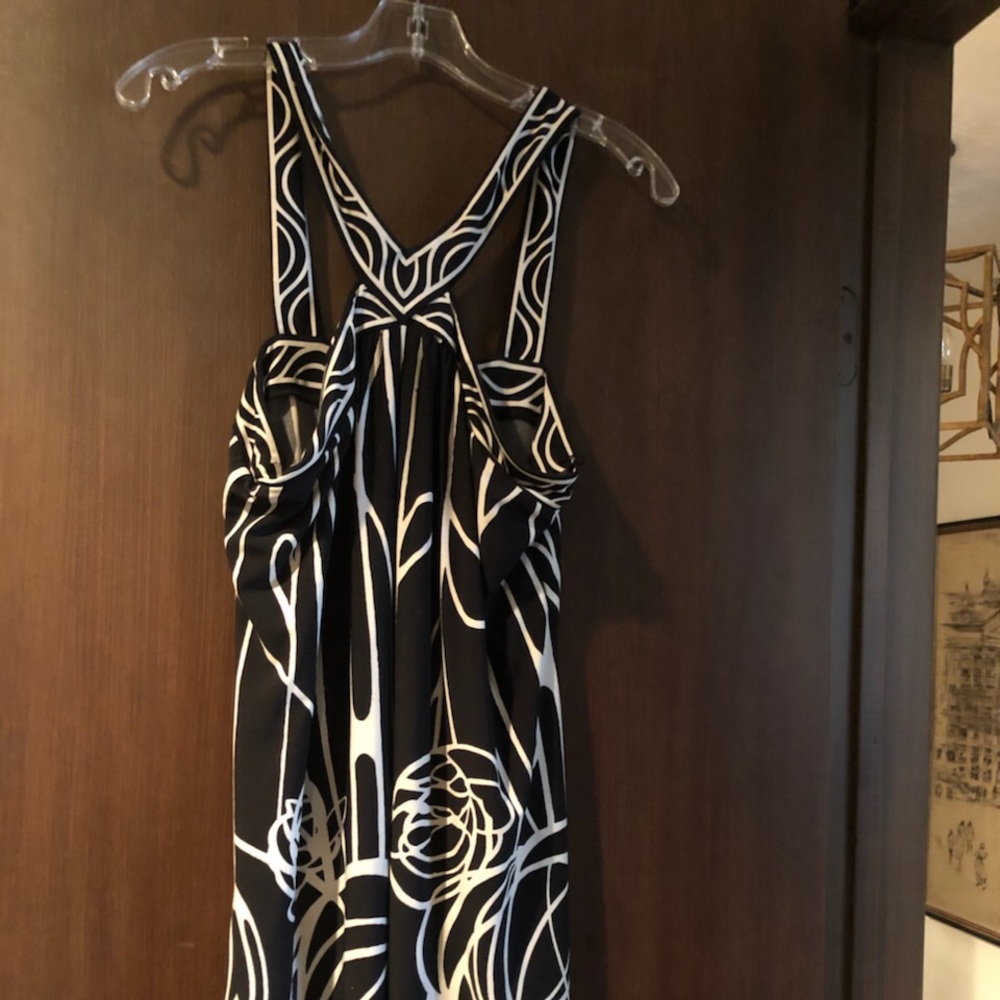 BCBG short black and white dress